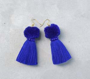 ต่างหูพู่ปอมปอมสีน้ำเงินกรมท่าแฮนด์เมดแฮปปี้เนส - Product Image 1