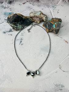 สร้อยคอเงินแท้ทำมือประดับลูกปัดรูปควายขาว ทำด้วยมือสำหรับผู้หญิง ของขวัญสำหรับเธอ - Product Image 3