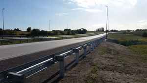 מעקות בטיחות מסוג W לכבישים מהירים, מותאמים אישית במפעל, ממתכת Q235 - Product Image 3