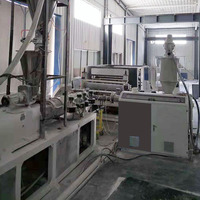 Ligne de production automatique de tuiles de toiture vitrifiées en PVC/CPVC à double vis avec pompe pour tôles/profils/plaques à prix compétitif