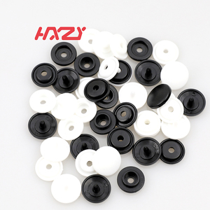 Nhà Máy Giá Rẻ Giá Bé Snaps Nút Cho Quần Áo Snap Nút Nhựa Màu Sắc Vòng Bốn Lỗ Nhựa Áo Sơ Mi Nút - Product Image 4