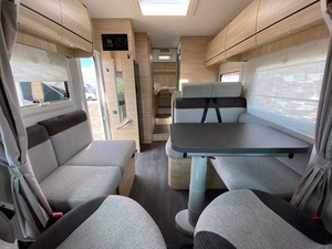 Autocaravana Blanca de Lujo para Acampar, Utilizada como Vivienda sobre Ruedas, Aplicación para Vehículos con Número OEM. Caravana Camper - Product Image 3