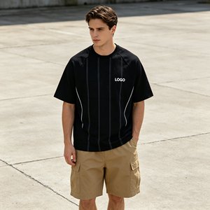 Camisetas de manga corta a rayas para hombre, camiseta de hombre con rayas reflectantes serigrafiadas y pedrería, ropa casual, estilo oversize y holgado para hombre - Product Image 2