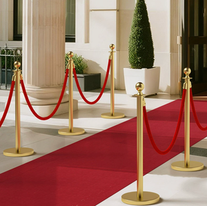 Poste de Barrera Personalizado de Acero Inoxidable con Superficie Dorada y Roja para Bodas y Museos, Protección IP67, Instalación Atornillada de Alto Impacto para Control de Multitudes - Product Image 2