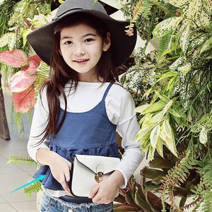 Camiseta de Cuello Redondo con Empaque en Tubo, Barata al por Mayor, de Bangkok, Tailandia - Product Image 1