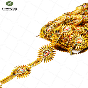 Tùy Chỉnh Chất Lượng Cao 4Cm Rhinestone Chuỗi Mạ Điện Vàng Và Sliver Nhựa <span class=keywords><strong>Flatback</strong></span> Trim Cho Tự Làm Phụ Kiện Quần Áo - Product Image 1