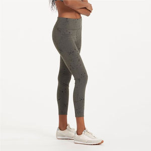 Leggings de yoga et de sport écologiques de haute qualité, coupe classique, taille mi-haute, respirants et confortables, fabriqués au Pakistan - Product Image 2