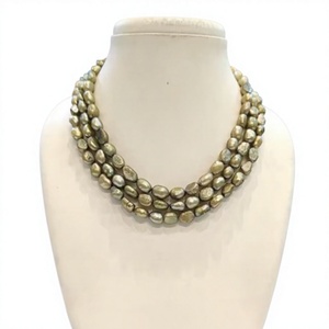 Collier élégant à trois couches de perles à la mode et au look classique et simple pour femmes et filles mariages fiançailles et vêtements de fête - Product Image 2