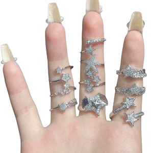 Goth Punk Bling เรขาคณิตที่ไม่ปกติ<span class=keywords><strong>แหวน</strong></span>รูปดาวสำหรับผู้หญิงแหวนเพทายคริสตัล Y2K เครื่องประดับสไตล์ Emo - Product Image 5