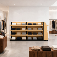 Étagère de présentation gondole double face en MDF bois clair, 4 niveaux, étagères arrière, étagère latérale, base noire, usage commercial