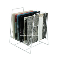 Support de rangement pour disques vinyles en métal de conception moderne en forme de triangle pour disques 12 pouces - Contient 50 disques