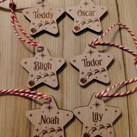 Individueller Mehrfarbiger Spiegel-Acryl-Stern Weihnachtsanhänger, Gravierter Weihnachtsmann-Schlitten als Festtagsgeschenk, Christbaumschmuck zum Aufhängen