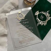 Cartes d'invitation d'anniversaire personnalisées avec logo estampé à chaud, en acrylique transparent, style européen, enveloppes en velours vert, vente en gros en Chine