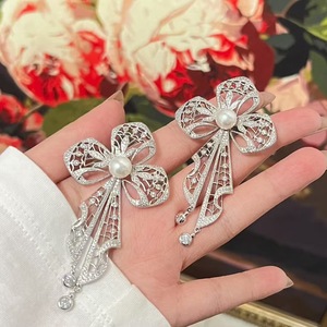 Broche de Lazo Hueco con Perlas y Diamantes de Imitación de Alta Gama, Accesorio de Flor para el Pecho para Mujer, para Ropa y Trajes, Venta al por Mayor - Product Image 3