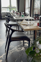 Chaises de restaurant en bois massif de frêne sculptées CNC 5 axes, courbées organiquement, avec assise en cuir rembourrée, pour café et bistrot