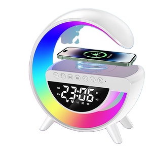 Une brique compacte, une puissance illimitée : découvrez notre chargeur rapide GaN à 6 ports. Chargez intelligemment tous vos appareils Apple et Android - Product Image 1