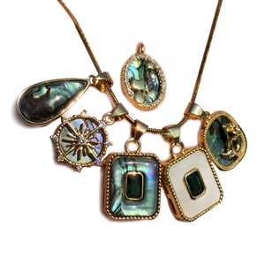 ODM Small Dainty 18K placcato oro reale stella del nord rosa fiore e guscio bianco Abalone conchiglia pavé ciondolo a disco - Product Image 1