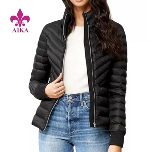 Chaqueta acolchada ajustada para <span class=keywords><strong>mujer</strong></span> con diseño <span class=keywords><strong>de</strong></span> bolsillo con cremallera invisible a precio <span class=keywords><strong>de</strong></span> fábrica al por mayor - Product Image 1