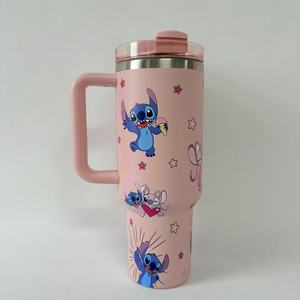 Ama Zon, venta al por mayor, Stan, 40OZ, logotipo personalizado, dibujos animados, <span class=keywords><strong>Lilo</strong></span>, botella <span class=keywords><strong>de</strong></span> agua aislada, <span class=keywords><strong>taza</strong></span> para exteriores, <span class=keywords><strong>taza</strong></span> <span class=keywords><strong>de</strong></span> paja para niños, vaso para coche - Product Image 4