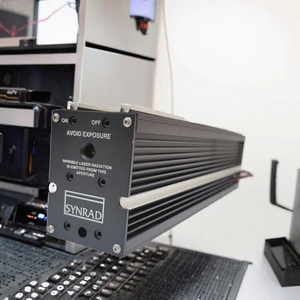 Tubo Láser de CO2 Synrad Usado de 10 Watts, 9.3um y 10.6um, Fuente Láser de Alta Precisión - Product Image 3