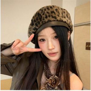 หมวกเบเร่ต์ลายเสือดาวสำหรับผู้หญิงแฟชั่นฤดูหนาว - Product Image 4