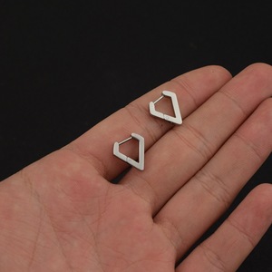 Pendientes de Aro Geométricos Plateados de Diseño Simple y Estilo Minimalista 2026, Pendientes Unisex de Acero Inoxidable, Joyería de Moda - Product Image 1