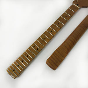 Manche de guitare électrique ST 22 frettes en érable flammé torréfié avec touche en érable finition brillante – Vente en gros - Product Image 5