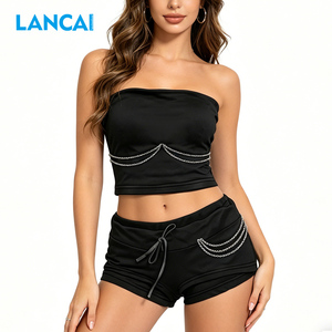 Ensemble 2 pièces LANCAI pour femme : haut tube sans bretelles avec chaîne décorative et short à cordon de serrage, tenue streetwear pour boîte de nuit - Product Image 3