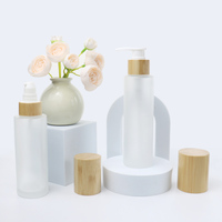 Botol Pompa Kosmetik Kaca Buram 30ml-120ml Custom Grosir dengan Tutup Bambu untuk Serum Perawatan Kulit dan Semprotan Kabut