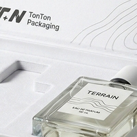 Boîte à parfum rigide de style livre blanc magnétique personnalisée de qualité supérieure avec insert ajusté pour la présentation et l'emballage cadeau de parfum