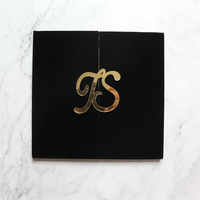 Invitation de mariage de luxe en velours vert, couverture rigide noire, découpe laser, carte en acrylique miroir doré avec monogramme en acrylique doré