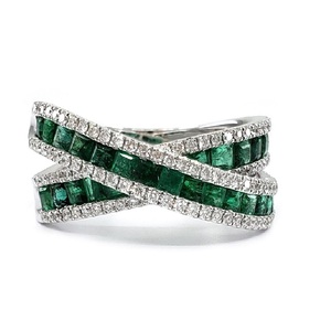 Anillo de Oro Blanco de 18k con Incrustaciones de Esmeraldas Corte Princesa en Forma de Cruz, Exquisito para Navidad, Regalo para Mujer, Bodas y Fiestas - Product Image 1