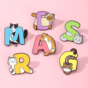 YINI kişiselleştirilmiş alfabe kedi çinko alaşı<span class=keywords><strong>m</strong></span> emaye pimleri-epoksi kaplı mektup kedi rozetleri, kedi severler için benzersiz hediyeler, dayanıklı epoksi - Product Image 1