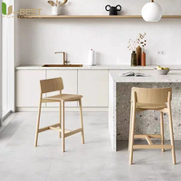 Chaise de bar moderne en bois massif U-best, tabouret haut avec dossier pour terrasse, bistrot, café, restaurant