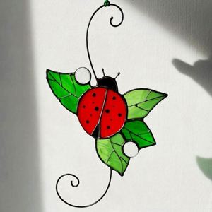 Nouvelle conception de verre de vitrail en forme de coccinelle, attrape-soleil à suspendre à la fenêtre, décoration murale pour la maison, la cour, le balcon, le jardin, artisanat en verre, cadeaux - Product Image 2