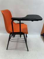 Chaise de conférence scolaire en plastique, empilable, taille standard, design moderne, économique, pour salle de classe, fabriquée par un fabricant de mobilier d'étude.