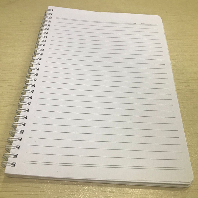 Блокнот на спирали золотого цвета в деловом и офисном стиле