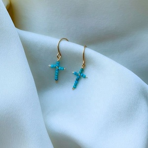 Boucles d'oreilles pendantes en perles turquoise, plaquées or 18 carats, pour un usage quotidien estival, design unique, bijoux faits à la main, cadeau pour femmes - Product Image 2