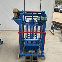 Mini-machine de fabrication de blocs abordable pour les entrepreneurs et les petits constructeurs