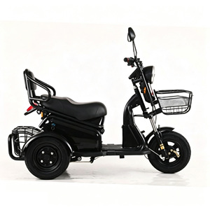 Tricycle électrique pour adultes rose et noir, carrosserie ouverte, scooter à 3 roues avec panier avant et porte-bagages arrière pour passager - Product Image 2