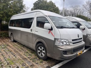 Minibus chinois d'occasion Jinbei Hiace 18 places, toit haut, pour <span class=keywords><strong>transport</strong></span> de passagers, moteur essence, année 2017, conduite à gauche - Product Image 2