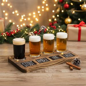 Ensemble de dégustation de bières avec quatre verres de pub de 6 oz et plateau de service et de rangement en bois brun foncé - Product Image 2
