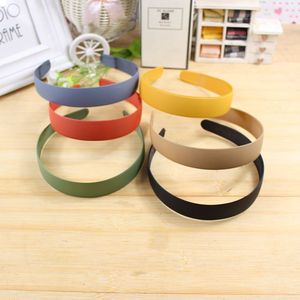 Diadema de plástico estilo macaron para mujer, accesorios para el cabello ondulados de color sólido, tocado informal de alta calidad, origen Jinhua, primavera 2022 - Product Image 3