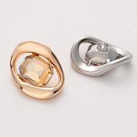 Veste à boutons carrés en diamant de haute qualité Boutons en alliage de zinc géométriques irréguliers de forme spéciale Technique plaquée Tige élégante