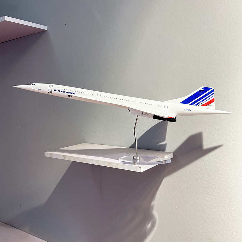 Grande maquette d'avion Concorde en aluminium : décor d'avion argenté - France