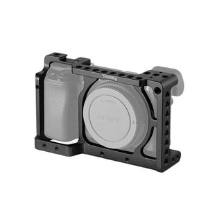 Pour SmallRig alliage d'aluminium caméra Cage Rig pour <span class=keywords><strong>Sony</strong></span> <span class=keywords><strong>A6500</strong></span> Compatible avec A6300/A6000/Nex-7 1661 trous de filetage de montage de chaussure - Product Image 1