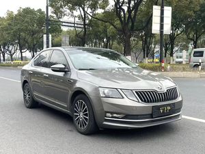 Voitures d'occasion <span class=keywords><strong>Skoda</strong></span> <span class=keywords><strong>Octavia</strong></span> <span class=keywords><strong>2019</strong></span> 1.2T LHD Automatique Toit ouvrant électrique Caméra de recul Régulateur de vitesse En stock à vendre - Product Image 5