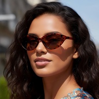 Kacamata Hitam Gaya Korea Model Cat Eye Bingkai Kecil Retro Trendi Cocok untuk Semua Gaya Street Shooting UV400 Unisex