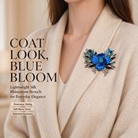 Broche Fleur Bleue en Soie de Mûrier, Strass en Cristal, Épingle de Revers Faite à la Main, Micro-Incrustation, Accessoire de Vêtement pour Femme