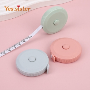 ชุดเครื่องมือช่างตัดเย็บแบบพกพา สีมาการอง ดีไซน์สวยงาม ประกอบด้วย ตลับเมตร ไม้บรรทัด สำหรับงานเย็บปักถักร้อย DIY - Product Image 1